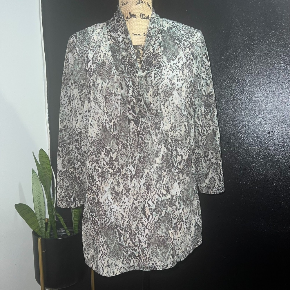 Dana Buchman Woman Top Size‎ 3X Animal Snake Print 3/4 Sleeve Draped Neckline